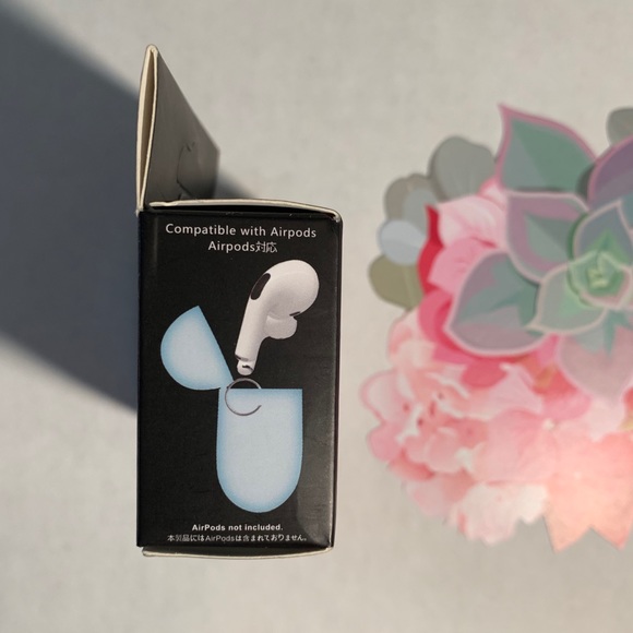 Glow-in-the-dark AirPod Pro case - Picture 3 of 7